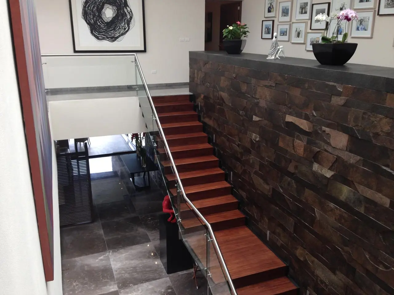 Barandal de cristal templado en escalera
