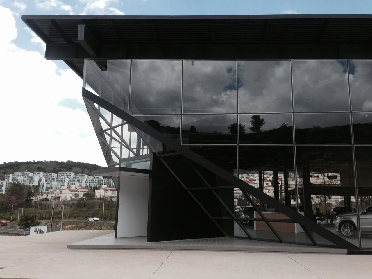 Fachada comercial de aluminio
