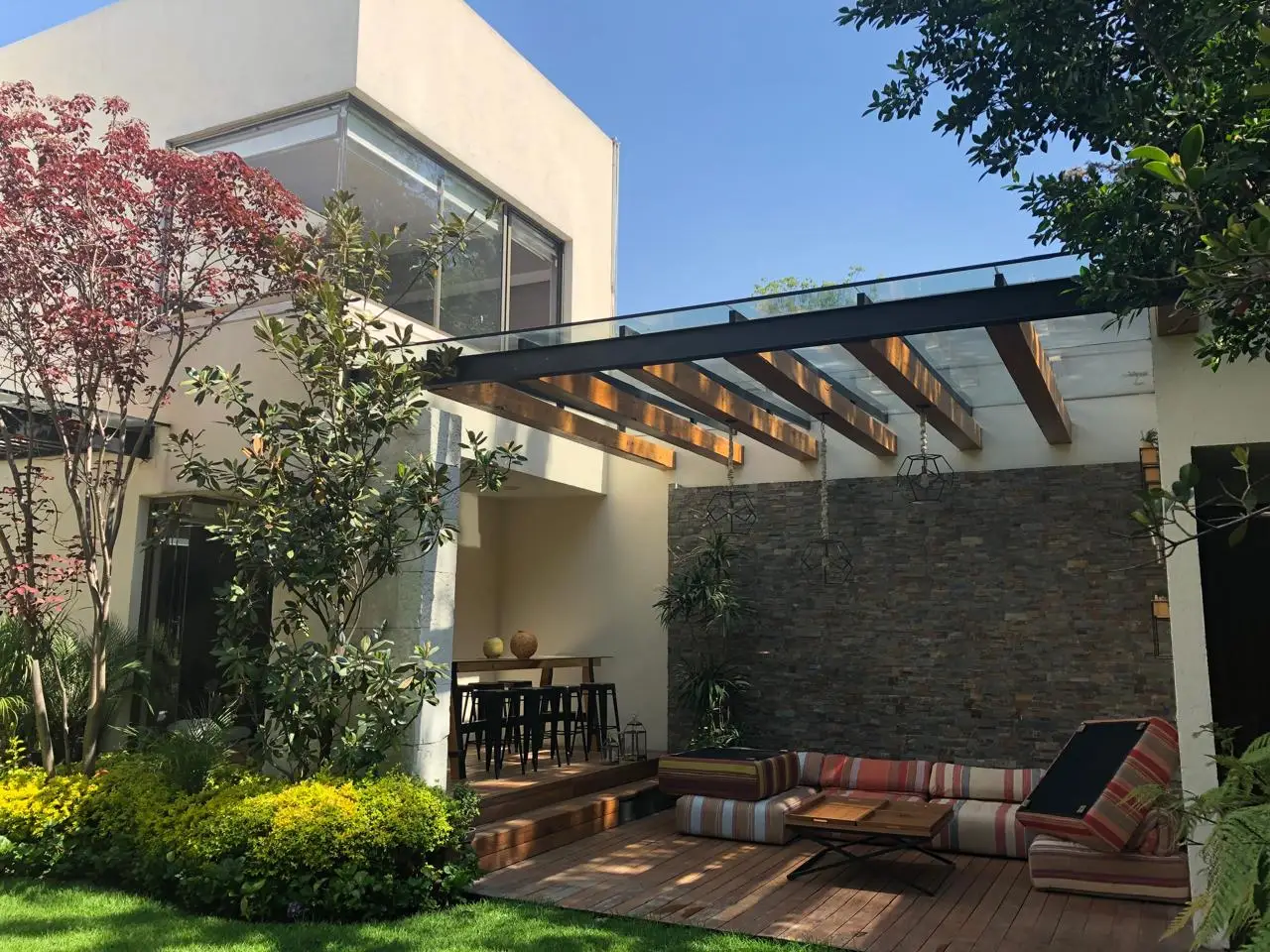 Pérgola y domo de cristal templado